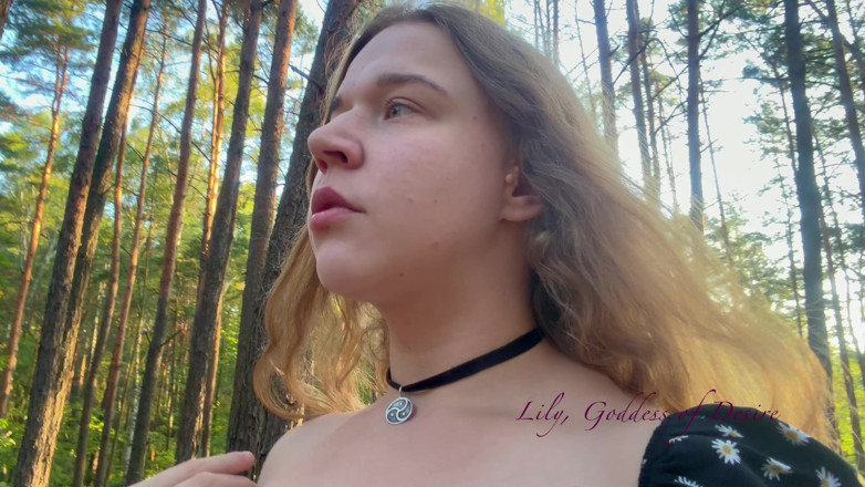 Lily, Goddess of Desire: Ein spaziergang, bei dem dein nachbar dir einen footjob gibt