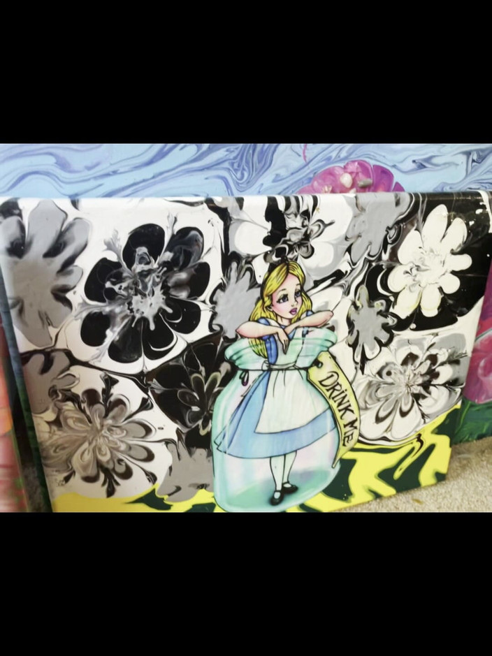 Suzy Wylde: Suzy wylde è un creatore che crea oggetti d'arte e utilizzabili