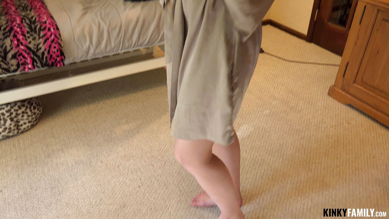 Kinky Family: Lízání a šukání kundičky nevlastní sestry