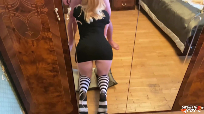 Sweetie Fox: Foxy suge adânc pula și se fute pe la spate la...