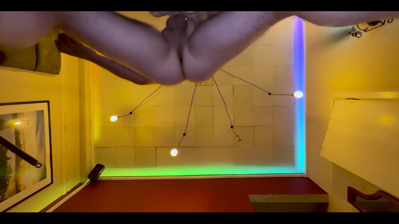 ScottyNaughty69: 躺在我下面，看着我做爱，直到我抽出来并射在你身上！