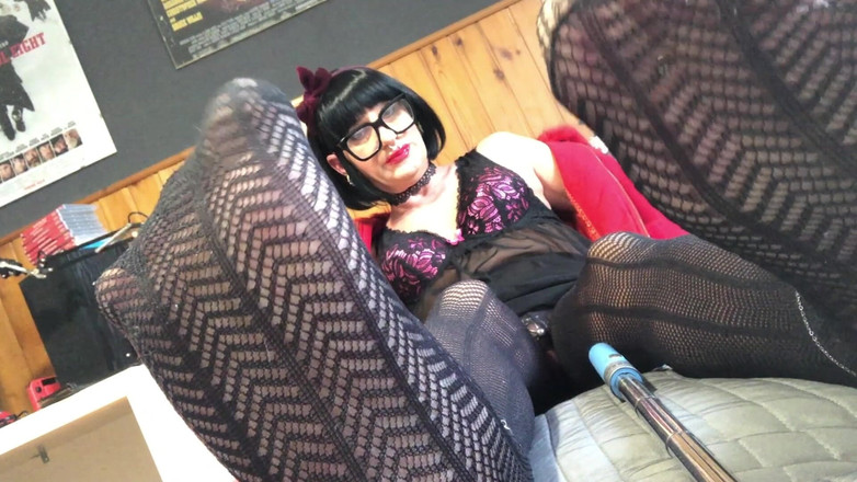 Andreina Naty: Rotes Weihnachts-outfit und heiße Sissy-sohlen