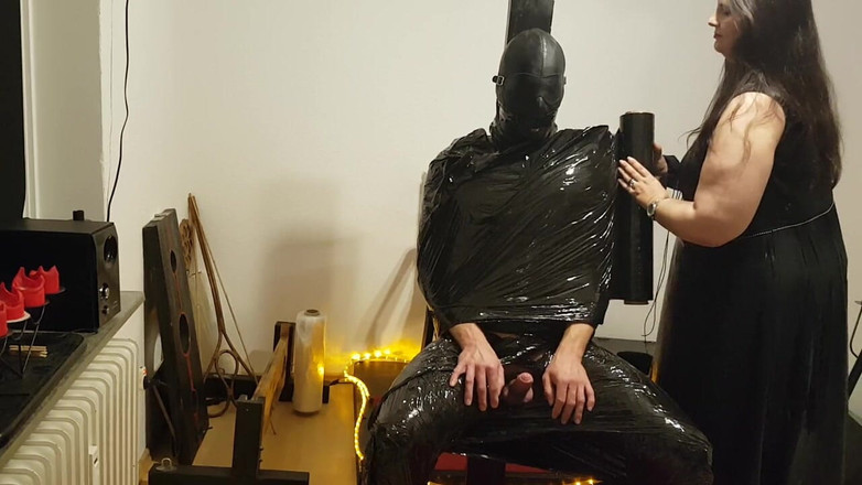DOMINATRIX6: Folien-bondage-sklavin teil 2 - clingfilm mumifiziert und edging zum wahnsinn