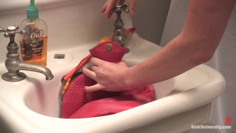 Kink University: Anal cleansing 101
