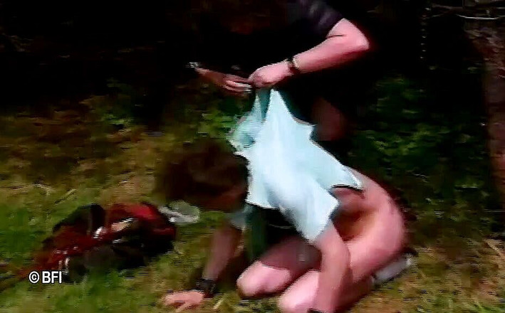 Slave Seks: Domination en plein air