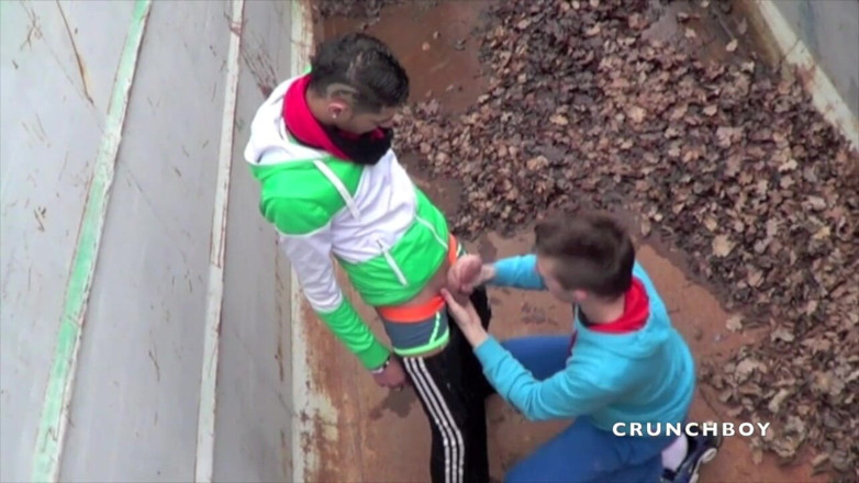 Crunch Boy: Romantik ošukaná hetero badboyem venku