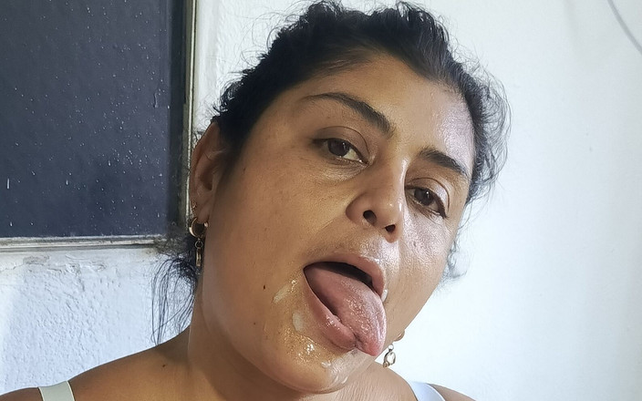 oficialkairadenaly: मैं अपनी सौतेली बहन को उसके मुंह और चूत को चोदने के लिए कहता हूं