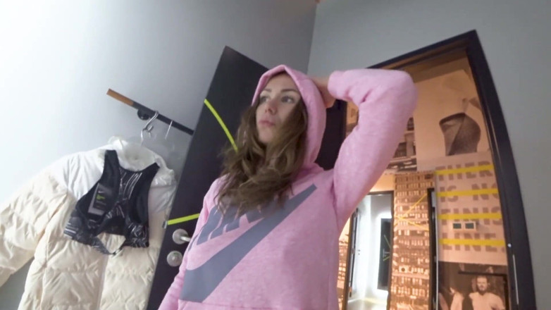 Mia Bandini: Anal sex in the fitting room
