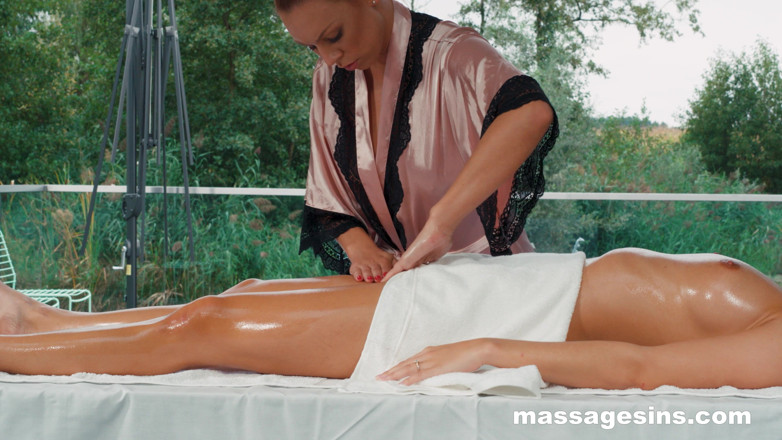 MassageSins: Vanessa Opens Her Legs Wide for Her Masseuse
