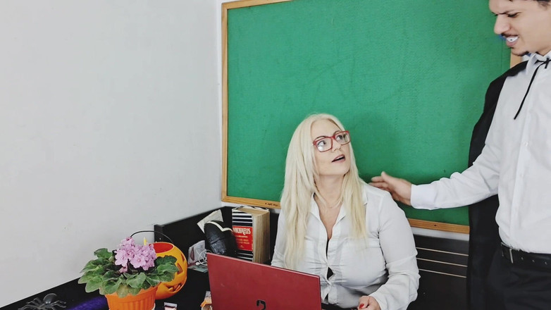 Raquel Cardoso Da Rosa: 개인 교사와 섹스하는 Dracula