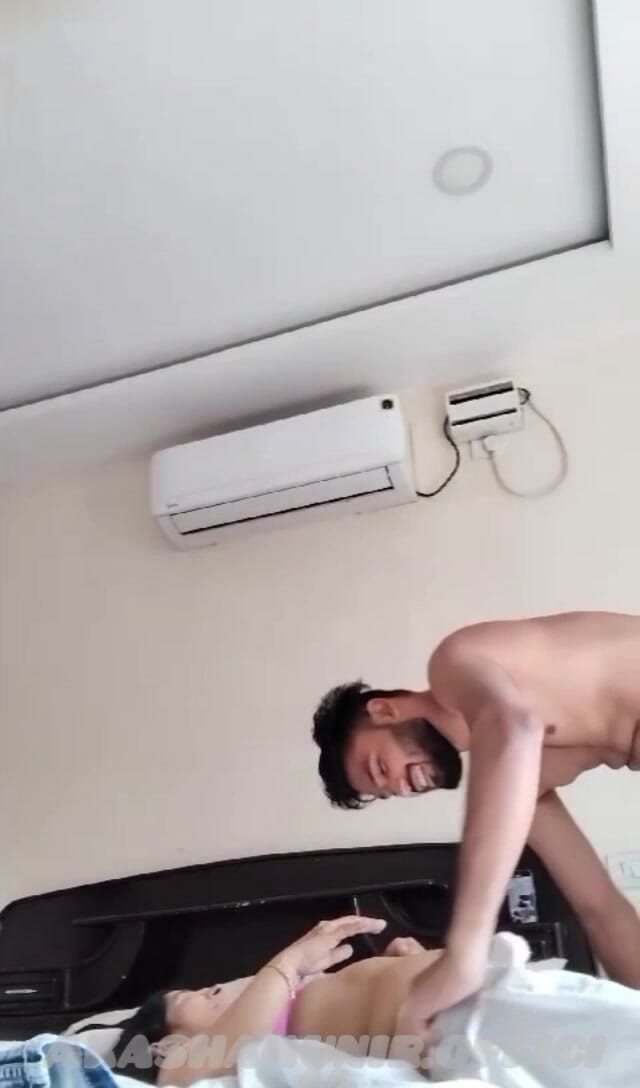 Akashamunir: Calda sorellastra pakistana scopata duramente nella camera d'albergo con fratellastro