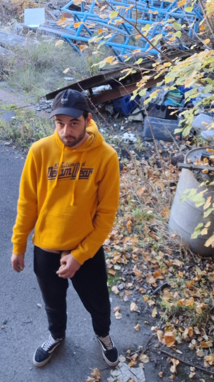 jerkofflover: Melancap Di Kilang Terbengkalai Di Luar Dan Di Dalam Dewan