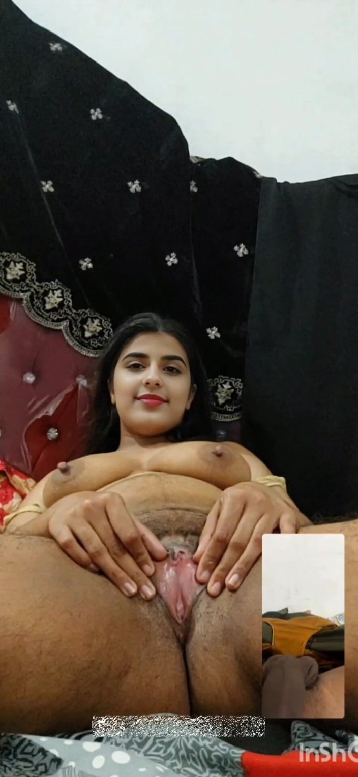 Naughty_Sana: Sevimli genç kız vodeo çağrısı canlı seks sohbetinde erkek arkadaşı için...