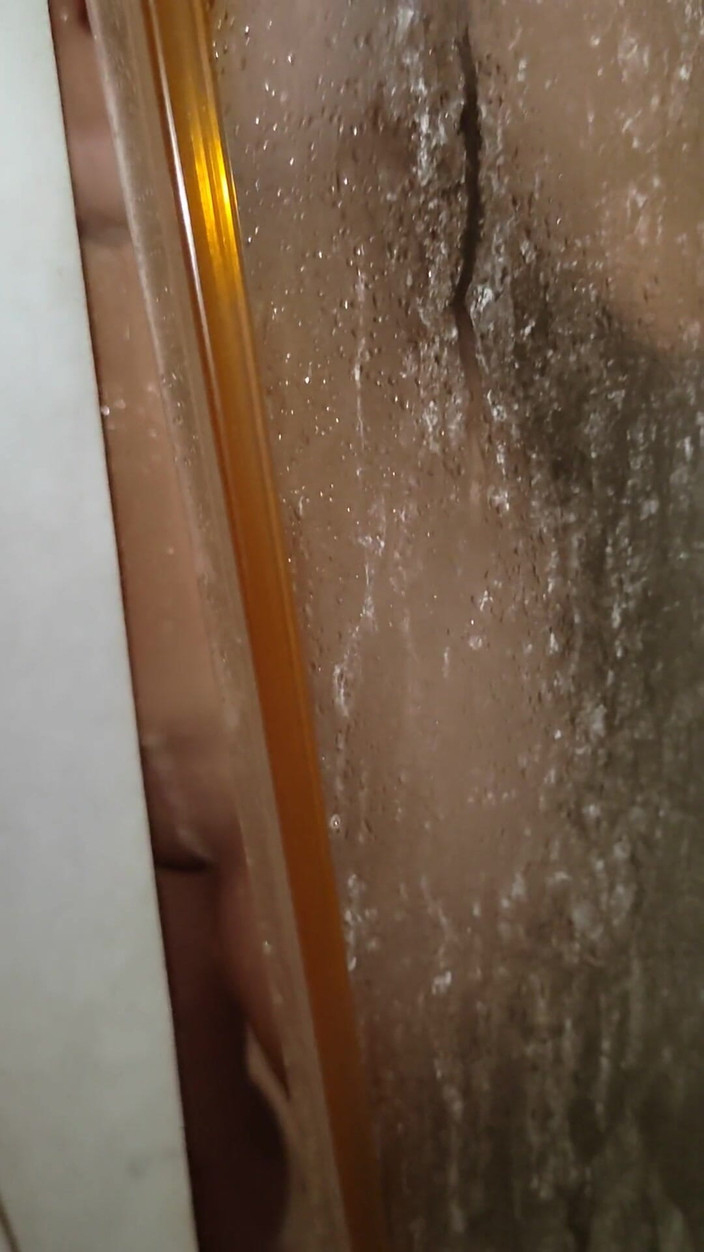 Emma_Alex: Mi-am prins sora vitregă la duș și nu mă pot opri...