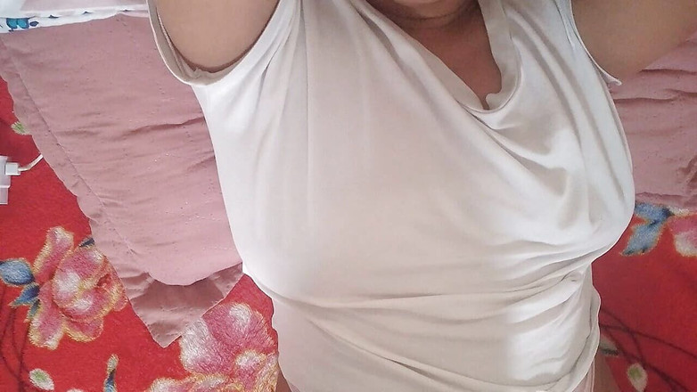 PATY PATY: Aku lagi asik masturbasi sendirian, rekaman seks amatir.