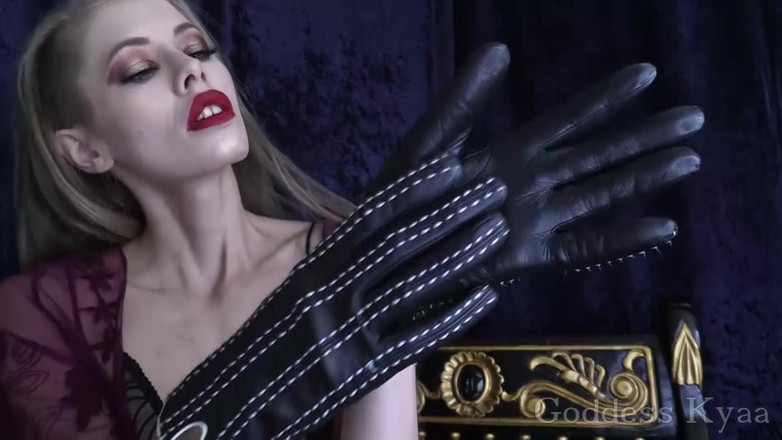 Kyaa Chimera: Posedlost v kožených rukavicích