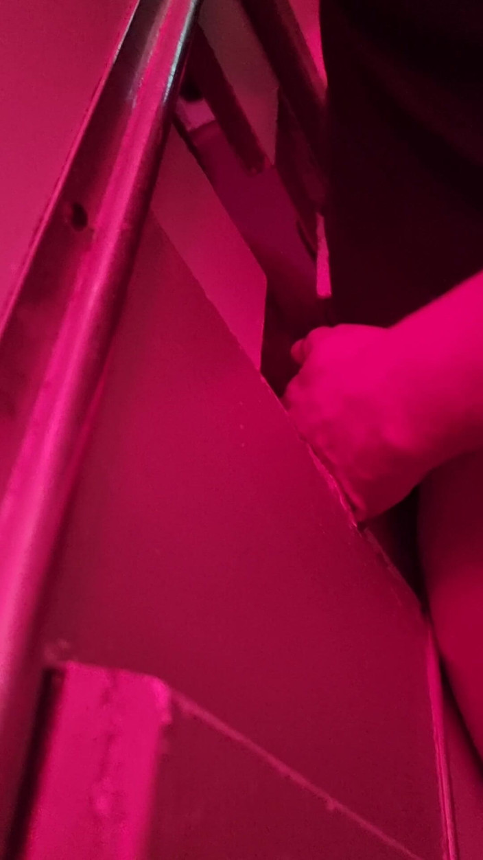 R b hubby: Ще один незнайомець у глоріхолі для тугої пизди дружини