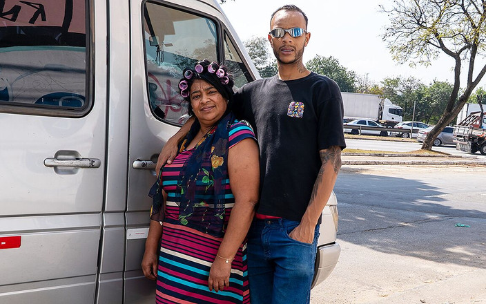 MaturePickup: 极胖熟女在开车时被肛交