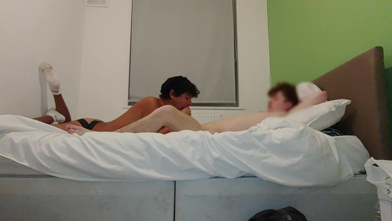 LeoTeenLatinos: Ginger öğrenci kız arkadaşını latin bir twink ile aldatıyor