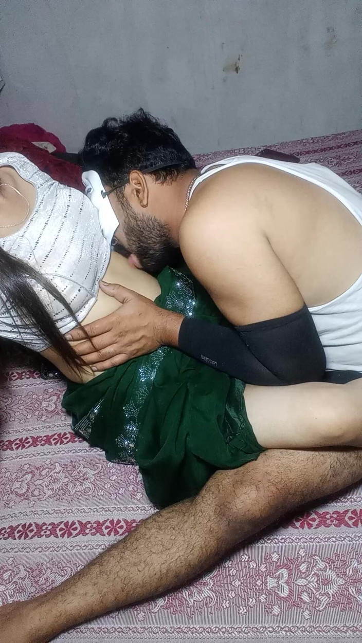 cuteindiancpl21: Pasangan hot india lagi mesra-mesraan