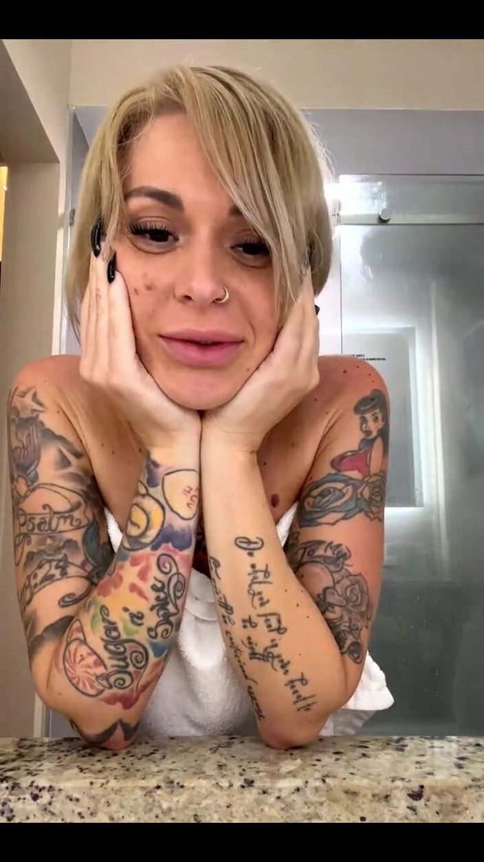 Stephanie Summers: Shower with Me