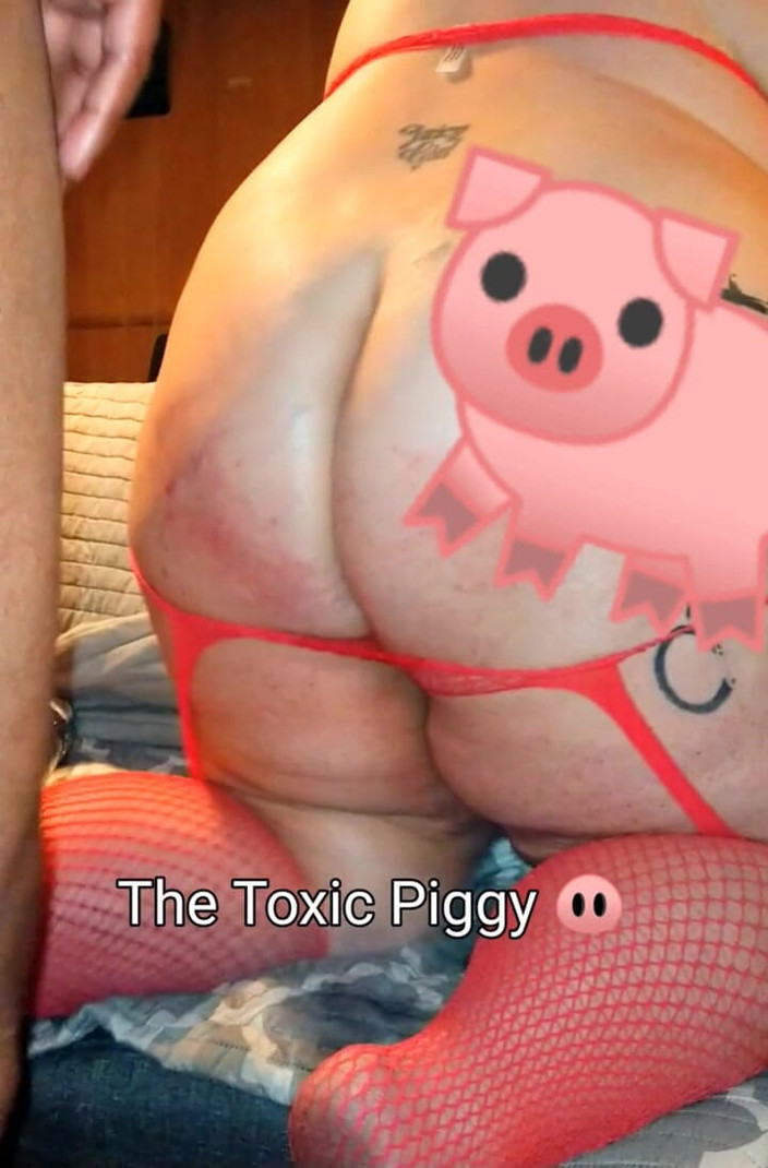 Kimmywetwet: 모든 스트로크를 깨끗하게 내보내는 돼지 후장 구멍의 클리어 딜도