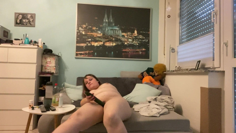 Deutsche Anna: Fucking my little pussy with an big cucumber