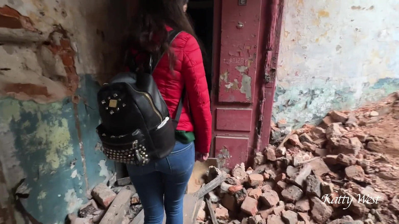 Katty West: Și-a adus iubita într-o casă înfricoșătoare abandonată și s-a futut tare