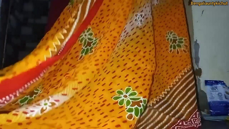 Bengaliauntykichut: Saya Berasa Sangat Sejuk, Jadi Saya Mengubah Pakaian Saya.