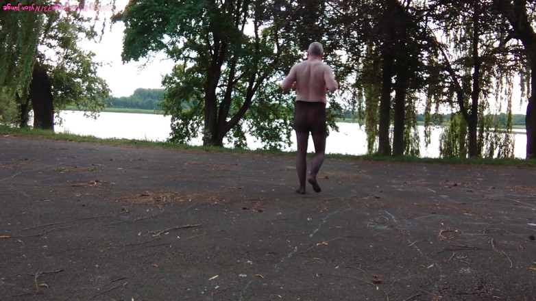 Carmen_Nylonjunge: Outdoor in Black Tights