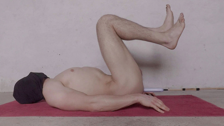 Tommy_1995: Twink cu mașina de futut muls de prostată