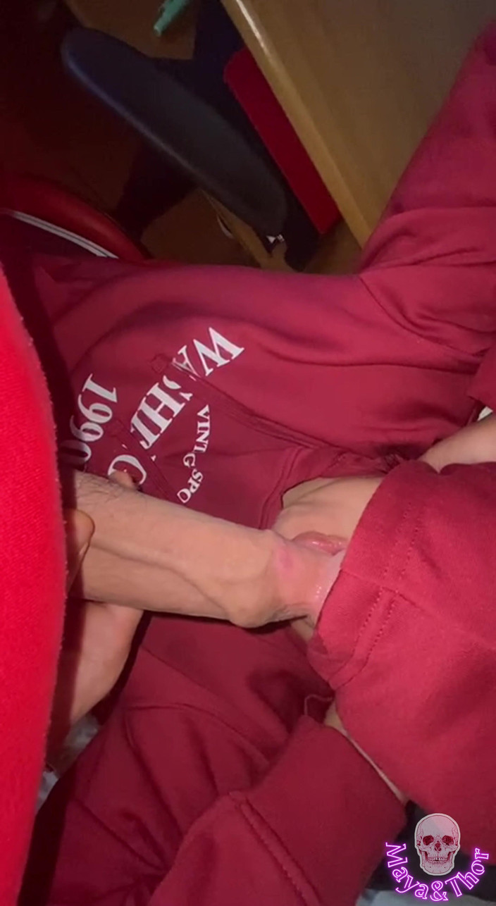 Mayay Thor X: Người phụ nữ mũ trùm đầu nhút nhát chơi và bú...