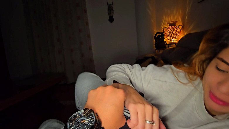 Labestiaylabella: Nadržená nevlastní sestra je ošukaná a pokrytá spermatem na nohou