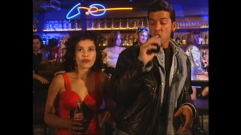 Muschi movie official: 两个在迪斯科舞厅被搭讪的漂亮女孩在浴室里被干