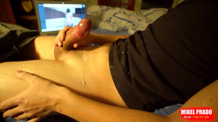 Mikel Prado: Cazzo oliato e sborrata camgirl