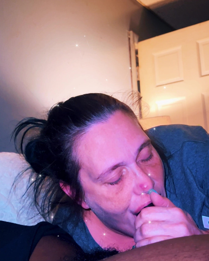 Magic gums: I’m Trying to Sleep with This Cock in My Mouth (gumjob)