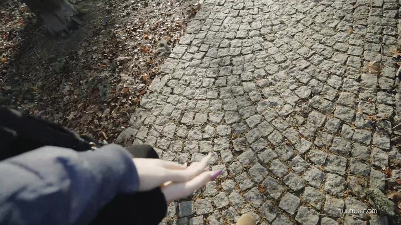 Kate Truu: Riskantní veřejné šukání na procházce s náhodným chlapem z Tinderu