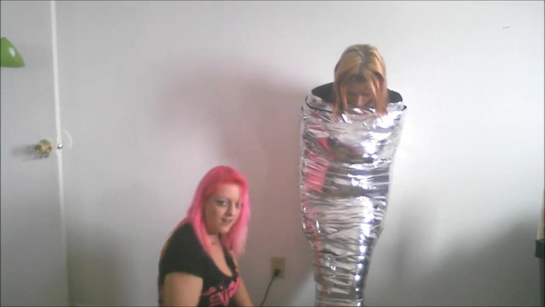 Selfgags classic: Kandy mummificeren!