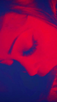 Šťastná dívka Sophia Rose - červené světlo speciální úžasné pov kouření