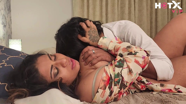 Indianxxx nude: 18-letnia duże cycki Piękna Desi Dziewczyna zerżnięta przez faceta w...