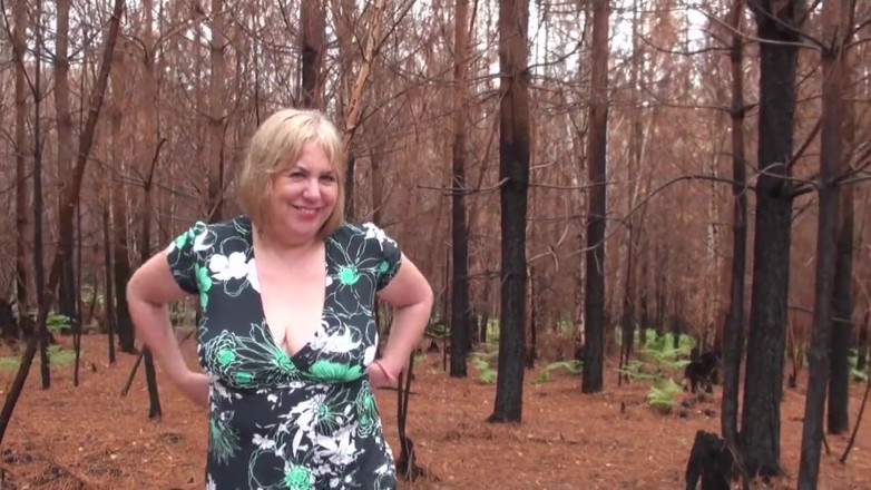 Dirty Doctors Clips: Fare pipì all'aperto nella foresta
