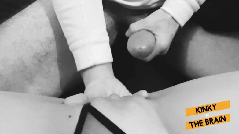 Kinky N the Brain: パパのチンポがあなたの中に滑り込むのを感じることができますか?(彼女の側からのハメ撮り)