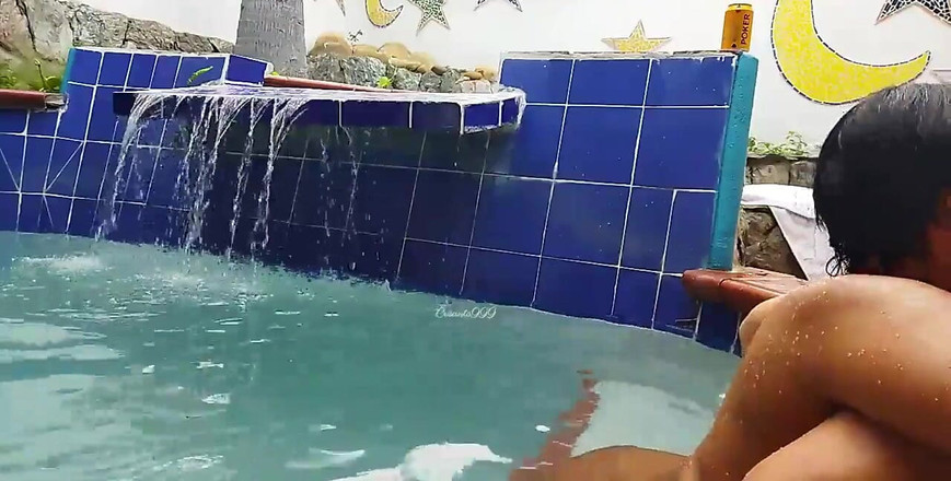 Crisanto999: Ik en je moeder in het zwembad