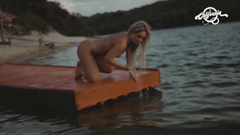 California TV: Elementos Herausforderung - Iara Ferreira in den Dünen