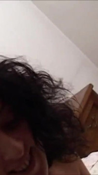 Coño peludo de la jovencita sexy fue follado y su cara cremada
