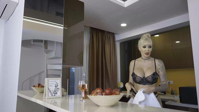 MILF and Big Wet Tits XXX: Секс пары на диване, подборка