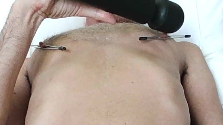 Philip Oxford: Extrémní protahování svorky bradavek, které mi způsobuje stříkání 4 zničené nálože