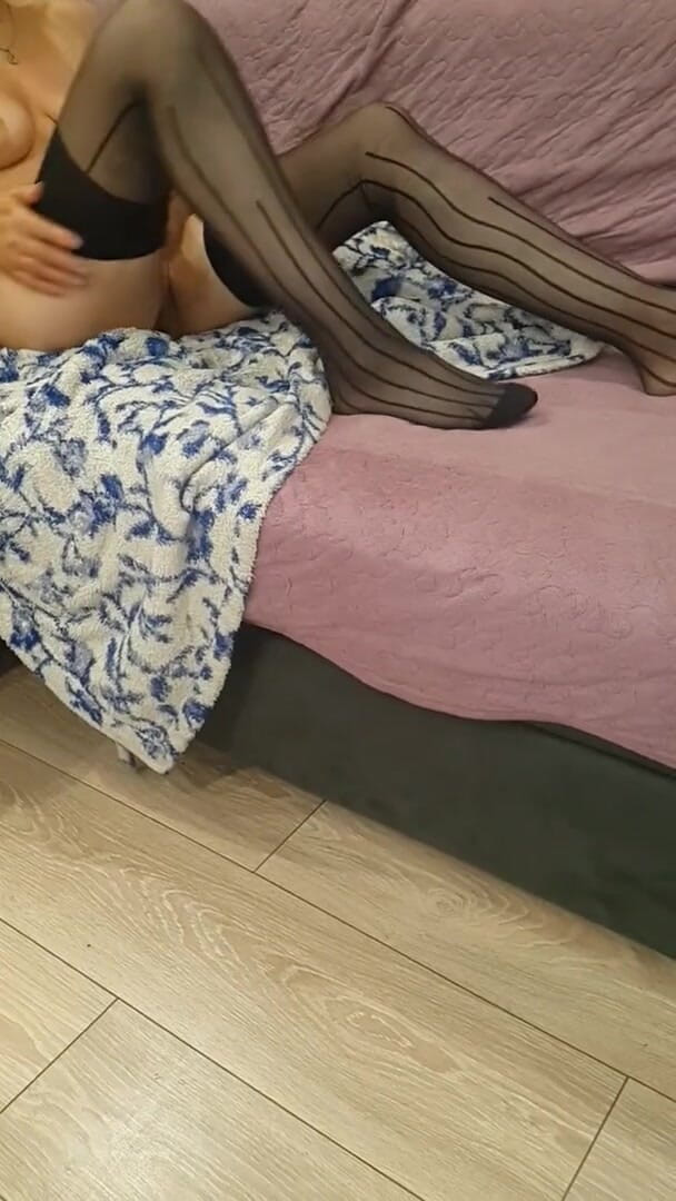 Inessa2021: Armenian MILF masturbation