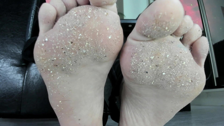 Feet lady: Dirty Dusty Feet