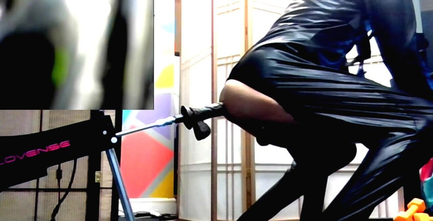 Sissy slave Sylvia: ギンプスーツの続き